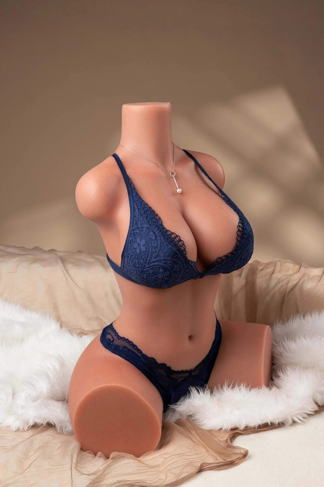 Carmen Sitzende Silikon-Torso Liebespuppe 13 kg — photo 3 of 18