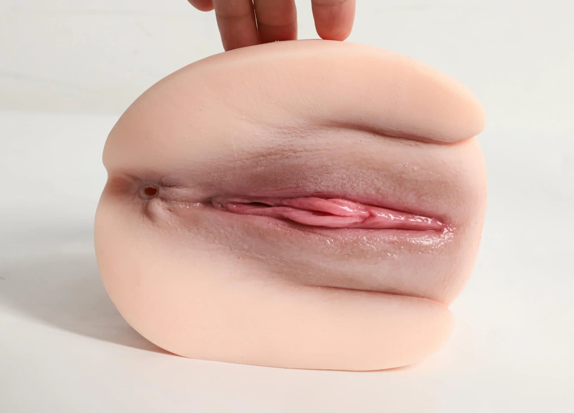 Uno Titty Masturbator — photo 2 of 8