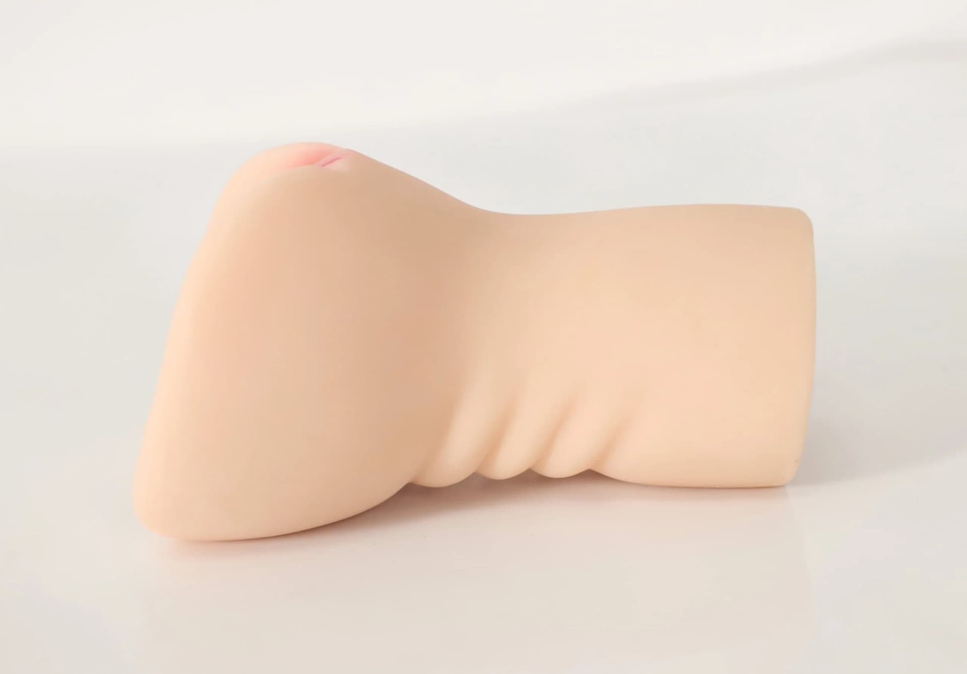 Vollständig geformtes, handgroßes Design