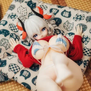 Shione siliconen mini anime sekspop