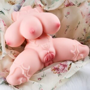 Búp bê tình dục Denvir với thân hình mơ ước có ba bầu ngực, trọng lượng 4,5 kg 8.jpg